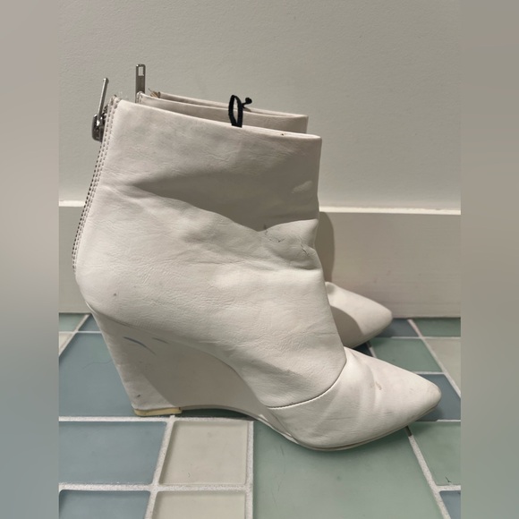 H&M white wedge 60s style gogo boots in white leather. - Picture 12 of 15